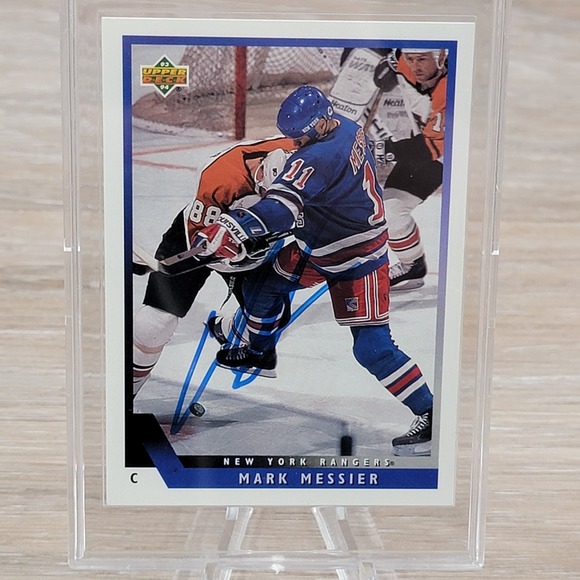 Mark Messier Signed 1993 94 Upper Deck Card New York Rangers Autographed Hockey